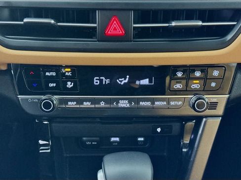 Used 2024 Kia Seltos SX w/ SX Sunroof Package AWD/4WD image 16