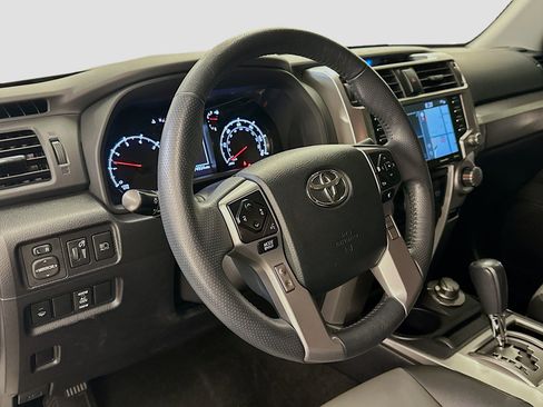 Used 2020 Toyota 4Runner SR5 Premium w/ Moonroof Package AWD/4WD image 18