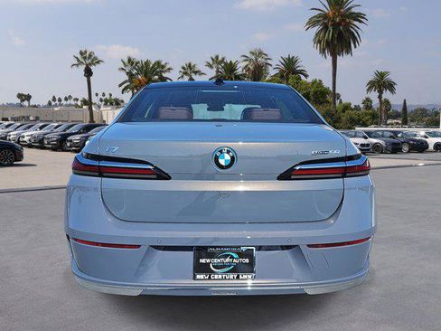 New 2025 BMW i7 eDrive50 w/ Premium Package image 6