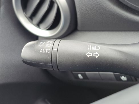 Used 2025 Nissan Versa S w/ Trunk Package image 29