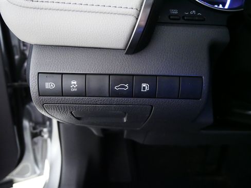 Used 2018 Toyota Camry XLE FWD image 26