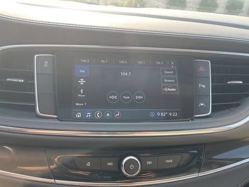 Used 2020 Buick Enclave Premium w/ Sun and Sites Package FWD image 23