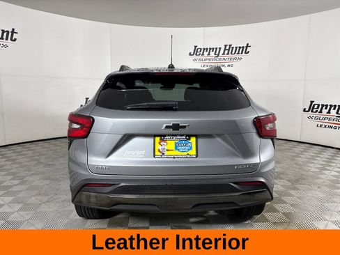Used 2026 Chevrolet Trax ACTIV w/ Sunroof Package FWD image 7