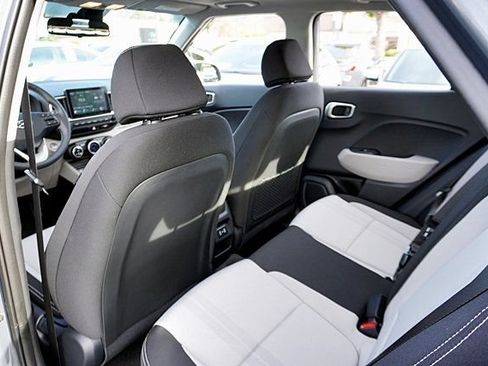 Used 2026 Hyundai Venue SEL FWD image 18