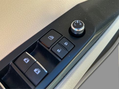 Used 2018 Toyota Camry XLE FWD image 44