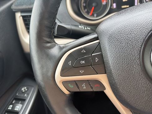 Used 2016 Jeep Cherokee Latitude w/ Cold Weather Group image 12