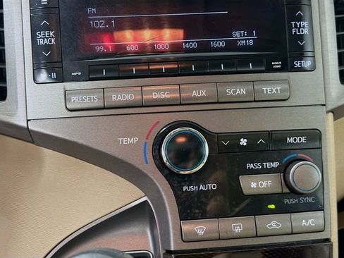 Used 2010 Toyota Venza FWD image 16