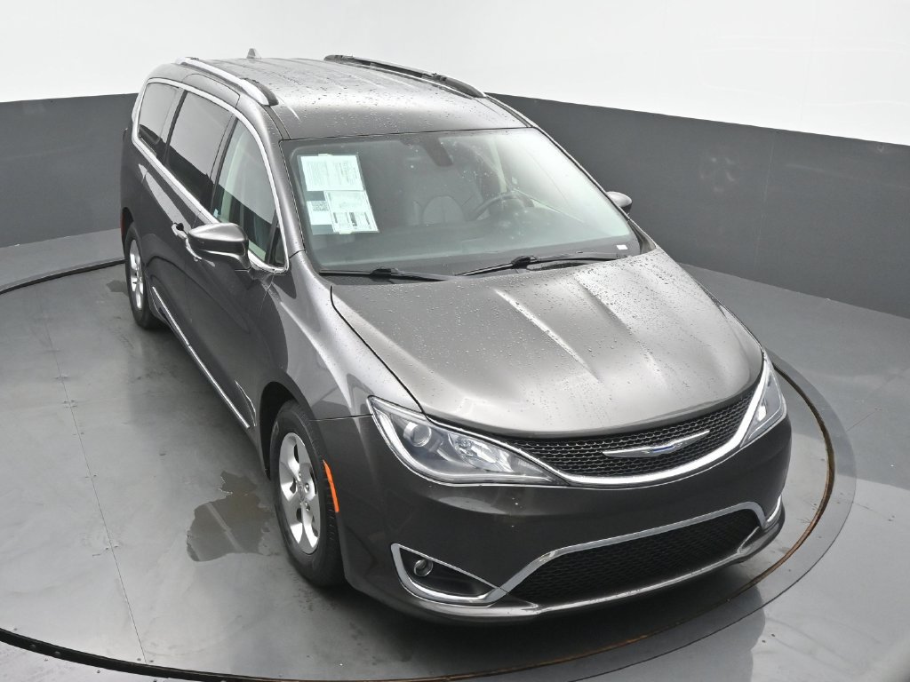 Used 2017 Chrysler Pacifica Touring-L Plus FWD image 48