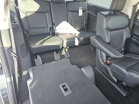 New 2026 Ford Expedition Platinum w/ Driver's Package image 5