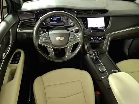 Used 2022 Cadillac XT5 Sportv w/ Technology Package AWD/4WD image 2
