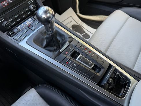 Used 2019 Porsche 718 Boxster RWD image 26