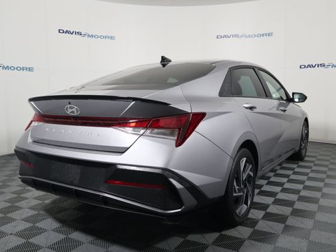 Used 2025 Hyundai Elantra Sport FWD image 5