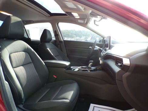 Used 2024 Nissan Altima 2.5 SV w/ SV Premium Package FWD image 14