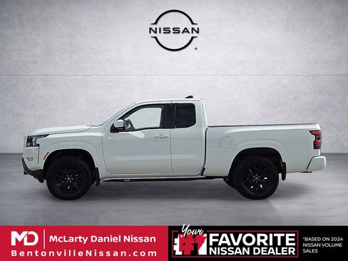 Used 2024 Nissan Frontier SV w/ SV Convenience Package AWD/4WD image 3