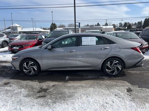 Used 2024 Hyundai Elantra SEL w/ Convenience Package image 2