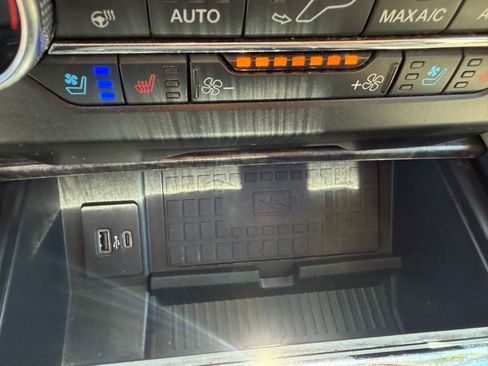 Used 2020 Ford Expedition Limited image 28