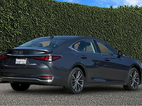 Used 2025 Lexus ES 300h w/ Premium Package FWD image 4