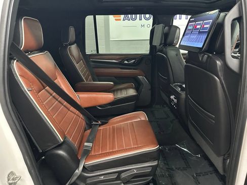 Used 2023 GMC Yukon XL Denali Ultimate AWD/4WD image 21