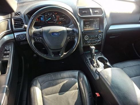 Used 2016 Ford Explorer XLT w/ Equipment Group 202A AWD/4WD image 2