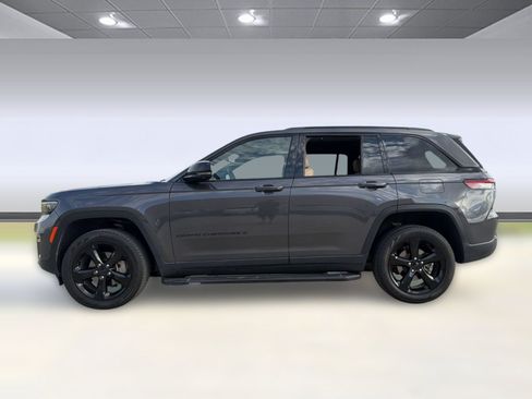 Used 2024 Jeep Grand Cherokee Limited w/ Luxury Tech Group II AWD/4WD image 2