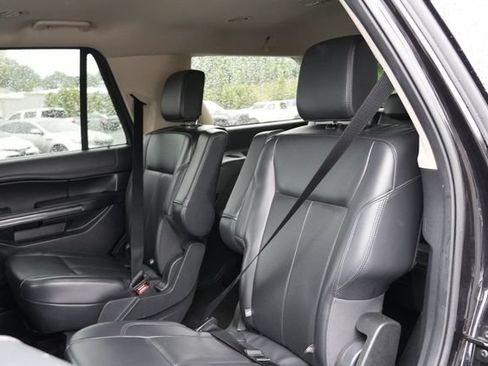 Used 2024 Ford Expedition XLT AWD/4WD image 17