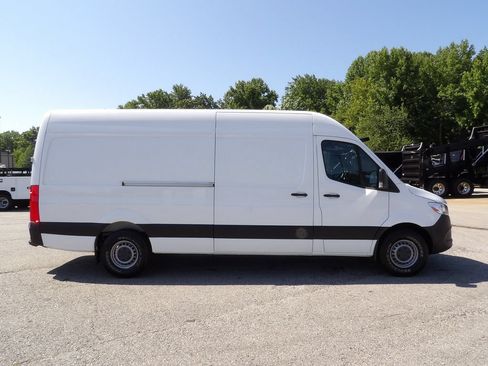 Used 2023 Mercedes-Benz Sprinter 2500 image 9
