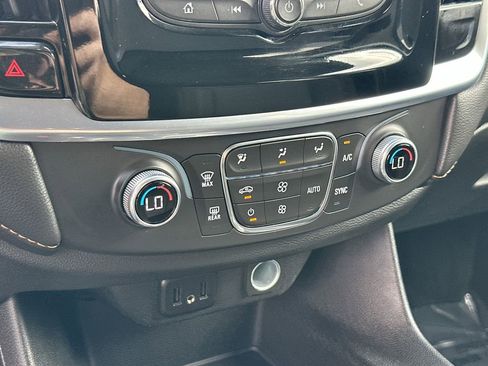 Used 2021 Chevrolet Traverse LS image 16