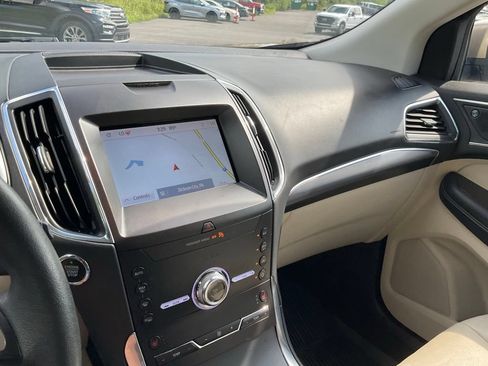 Certified 2020 Ford Edge Titanium AWD/4WD image 4