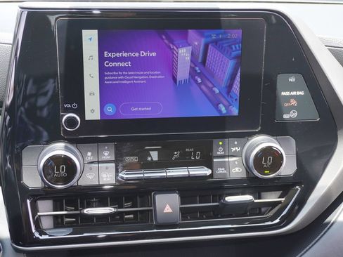Used 2023 Toyota Highlander LE FWD image 19