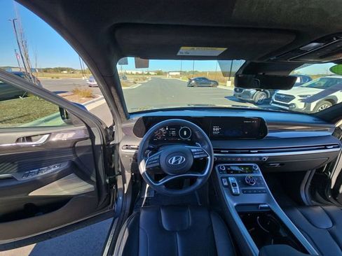 Used 2024 Hyundai Palisade Calligraphy image 12