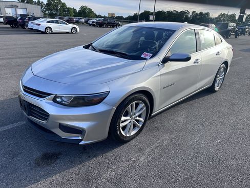 Used 2018 Chevrolet Malibu LT FWD image 3
