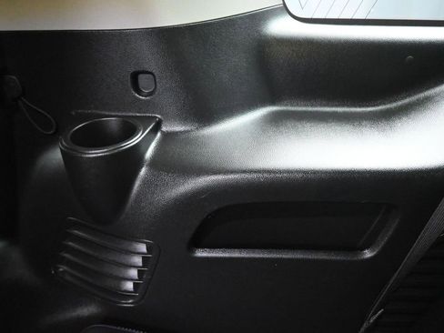 Used 2018 GMC Yukon SLT w/ Premium Edition image 41