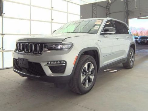 Used 2023 Jeep Grand Cherokee 4WD 4xe image 1