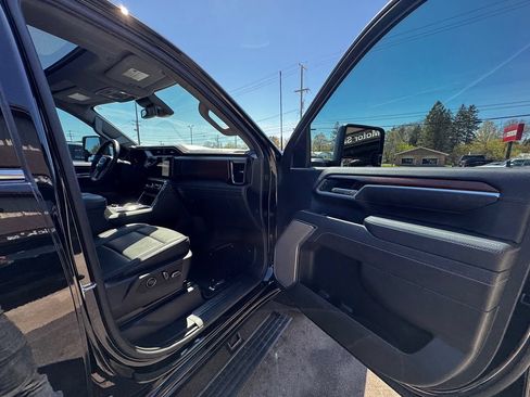 Used 2025 GMC Sierra 3500 Denali AWD/4WD image 24