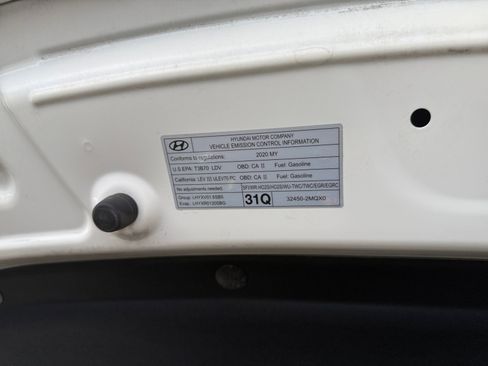 Used 2020 Hyundai Venue SEL image 14