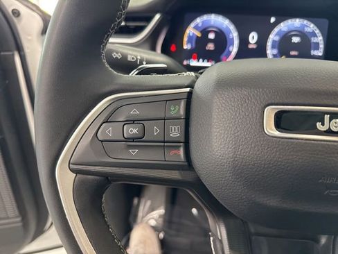 Used 2024 Jeep Grand Cherokee Altitude AWD/4WD image 36