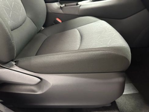 Used 2025 Toyota RAV4 XLE AWD/4WD image 58