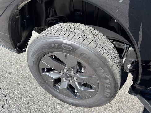 Used 2025 Ford F150 Lightning Lariat image 19