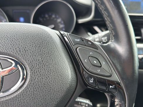 Used 2018 Toyota C-HR XLE FWD image 21