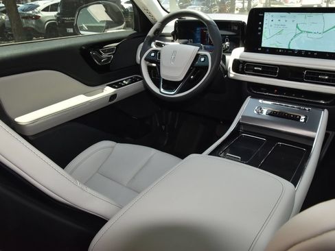 New 2026 Lincoln Aviator 2WD image 16