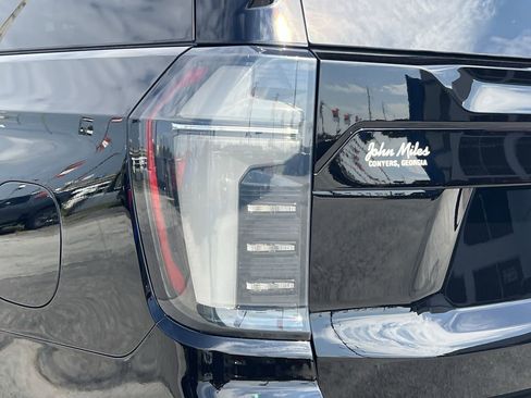 New 2025 Chevrolet Suburban High Country w/ Sun And Tow Package image 27