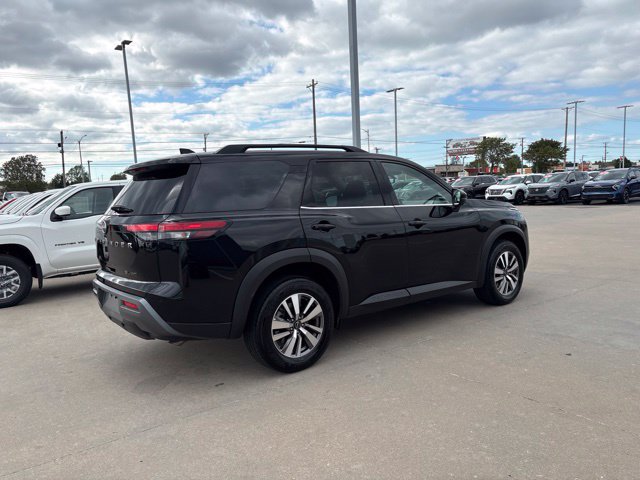 Used 2026 Nissan Pathfinder SL AWD/4WD image 3