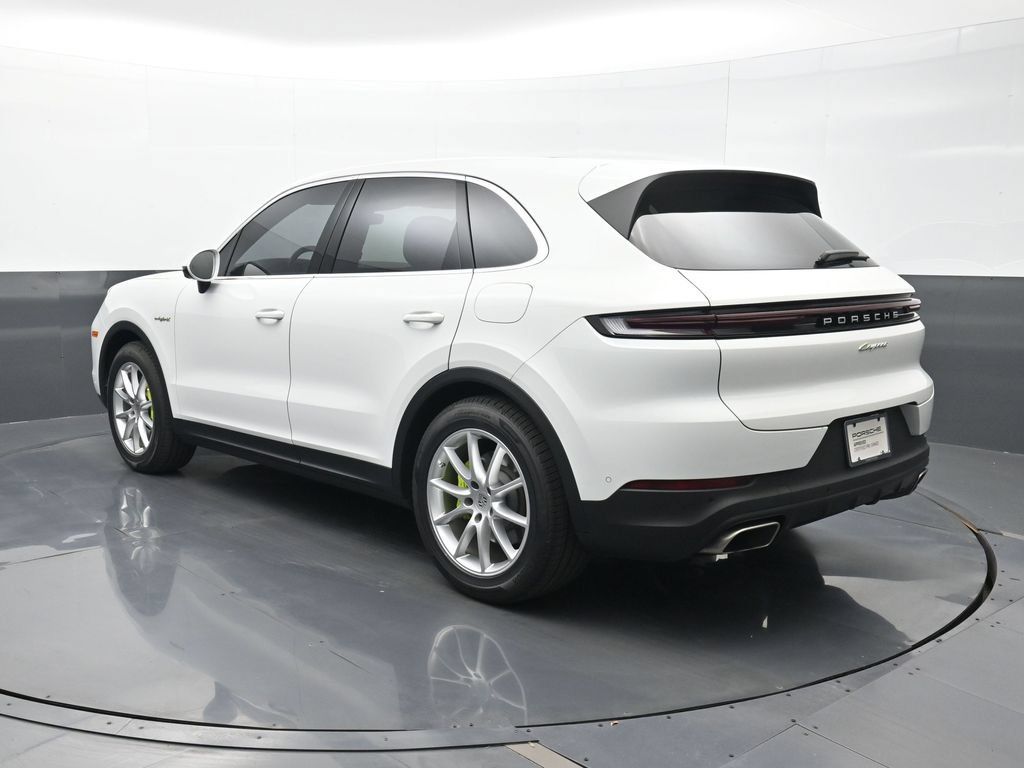 Certified 2024 Porsche Cayenne AWD/4WD image 3