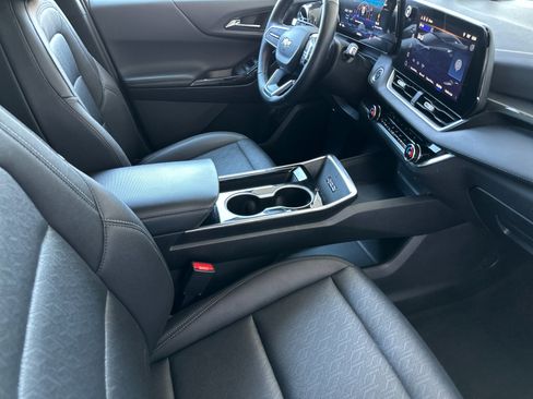 Used 2025 Chevrolet Equinox LT w/ Convenience Package II FWD image 16