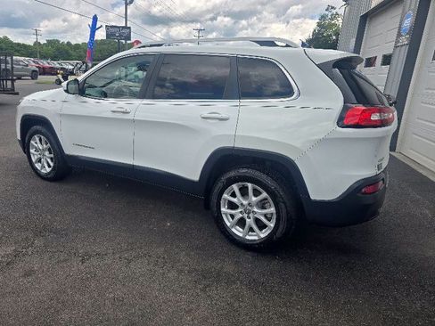 Used 2016 Jeep Cherokee Latitude AWD/4WD image 4