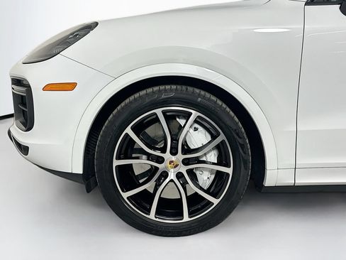 Used 2019 Porsche Cayenne Turbo w/ Premium Plus Package AWD/4WD image 17