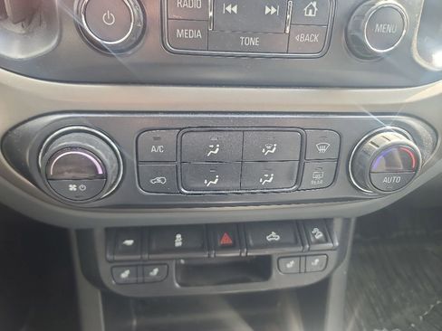 Used 2018 Chevrolet Colorado Z71 AWD/4WD image 12