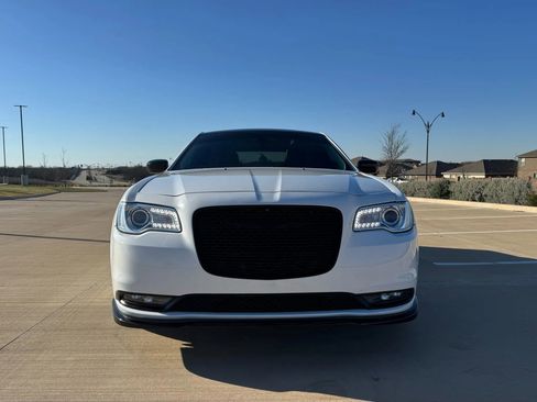 Used 2017 Chrysler 300 Limited w/ Value Package image 2