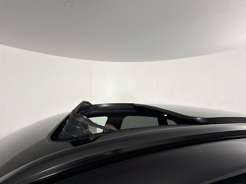 Certified 2026 Porsche Macan AWD/4WD image 23