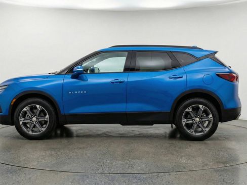 Used 2025 Chevrolet Blazer LT image 5